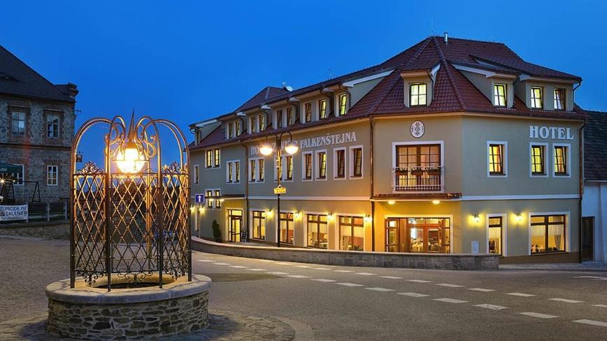 Záviš z Falkenštejna Hluboká nad Vltavou Exterior foto